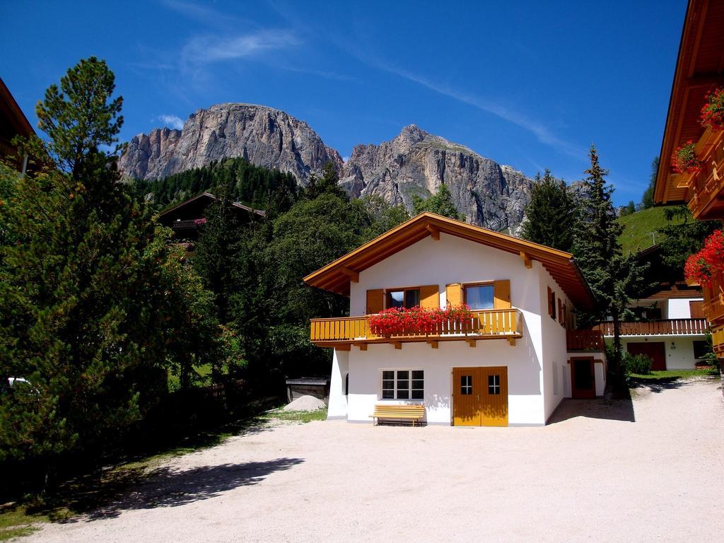 La Pineta Apartment Colfosco Bagian luar foto