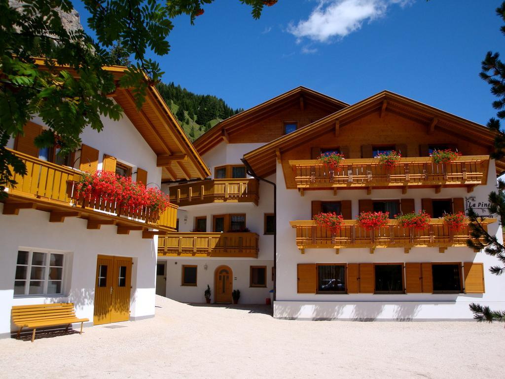 La Pineta Apartment Colfosco Bagian luar foto